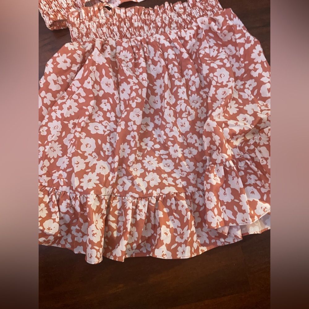 orange and white flower pattern set